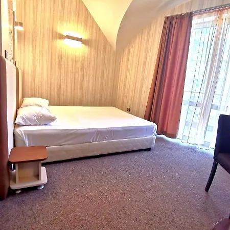 Elate Plaza Готель 3*